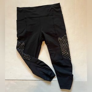 Lululemon black crop leggings size 4 - lots of pockets!
